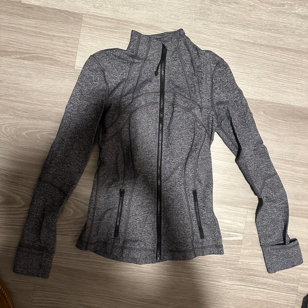 Lululemon Define Jacket- size 6- dark heather gray
